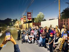 Beneficia Toño Astiazaran a estudiantes de la UNIKINO con tramo camina segura