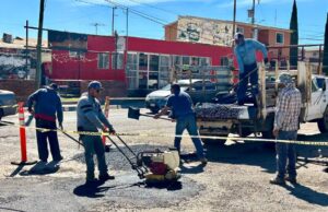 Continua Cananea con programa de bacheo