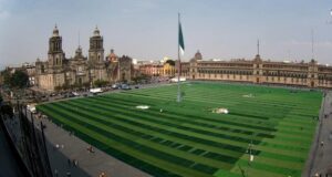 El Zócalo se transforma en cancha para la clase de fútbol más grande del mundo