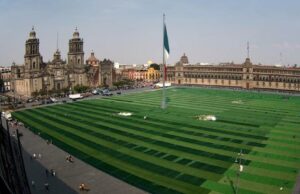 El Zócalo se transforma en cancha para la clase de fútbol más grande del mundo
