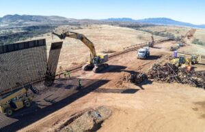 Muestra CBP nueva sección de muro en la frontera con Sonora